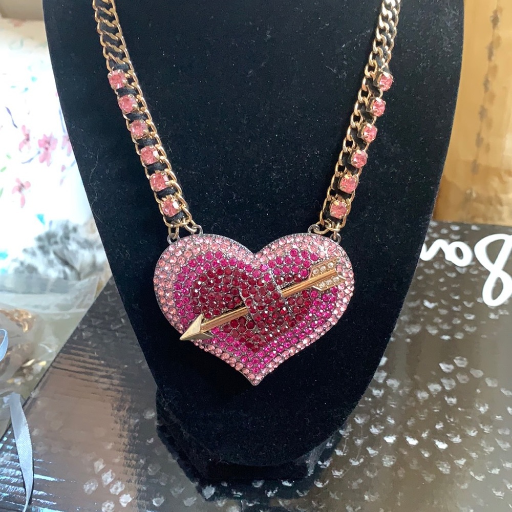 Betsey johnson heart arrow necklace
